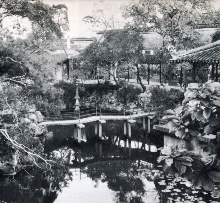 Pont dans un jardin chinois