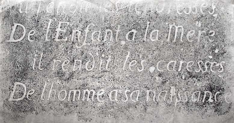 De la mère à l’enfant il rendit les caresses