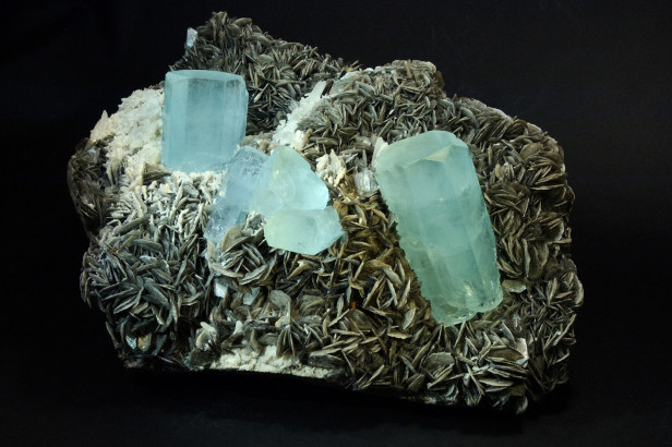 Beryl, aquamarine varieties